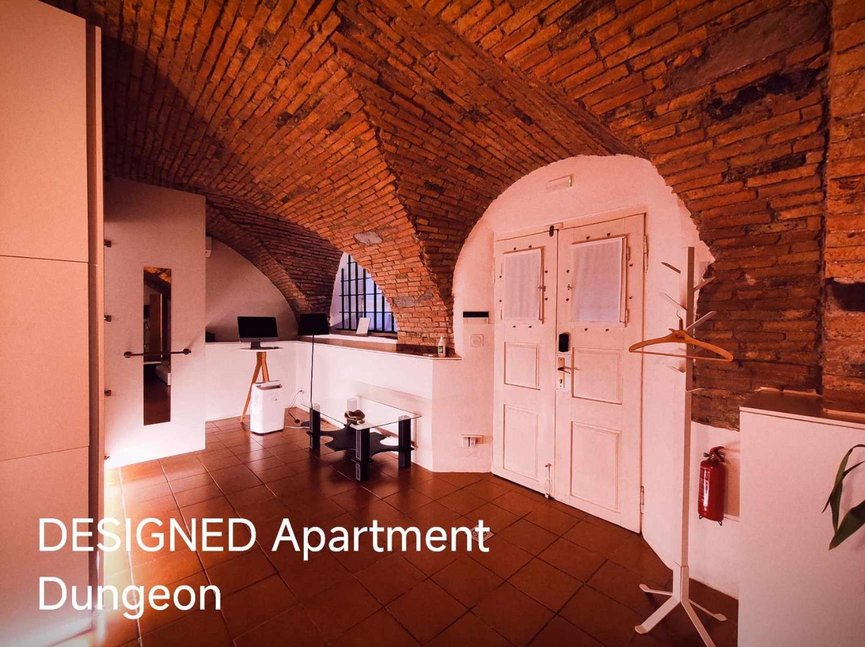 Dungeon Apartment Любляна Экстерьер фото
