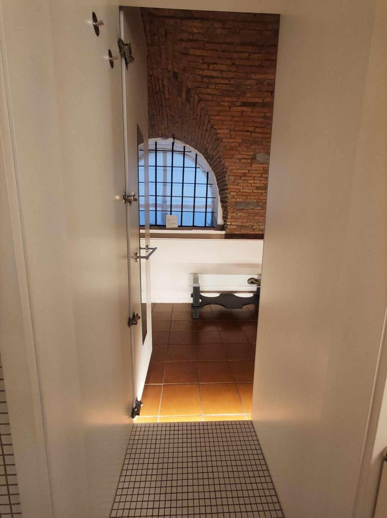 Dungeon Apartment Любляна Экстерьер фото