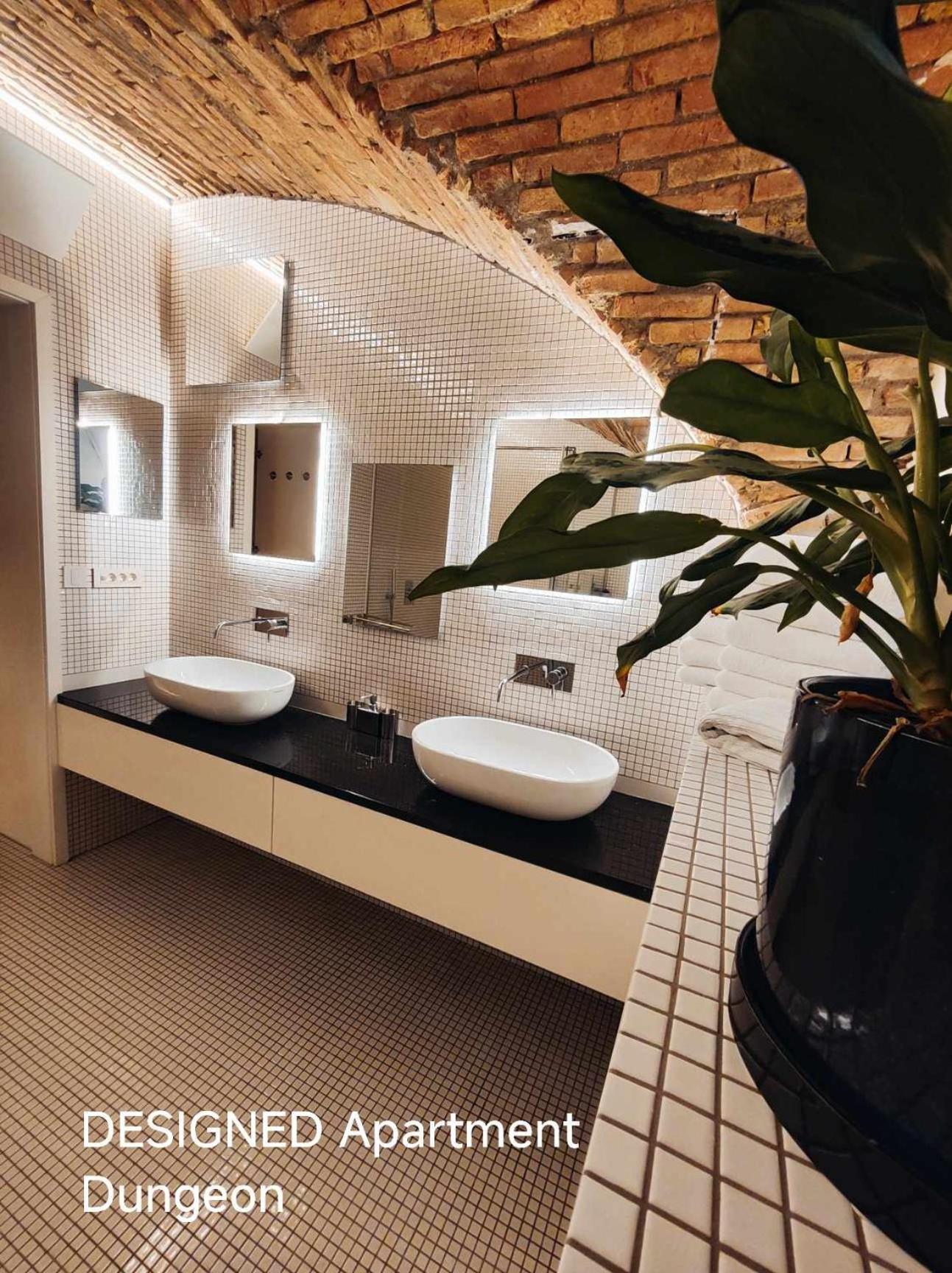 Dungeon Apartment Любляна Экстерьер фото