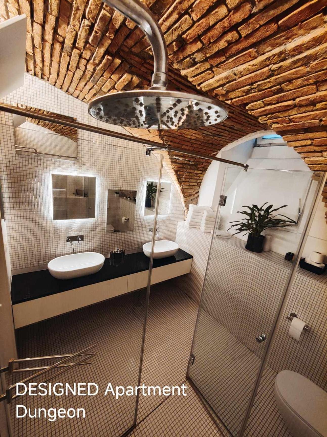 Dungeon Apartment Любляна Экстерьер фото