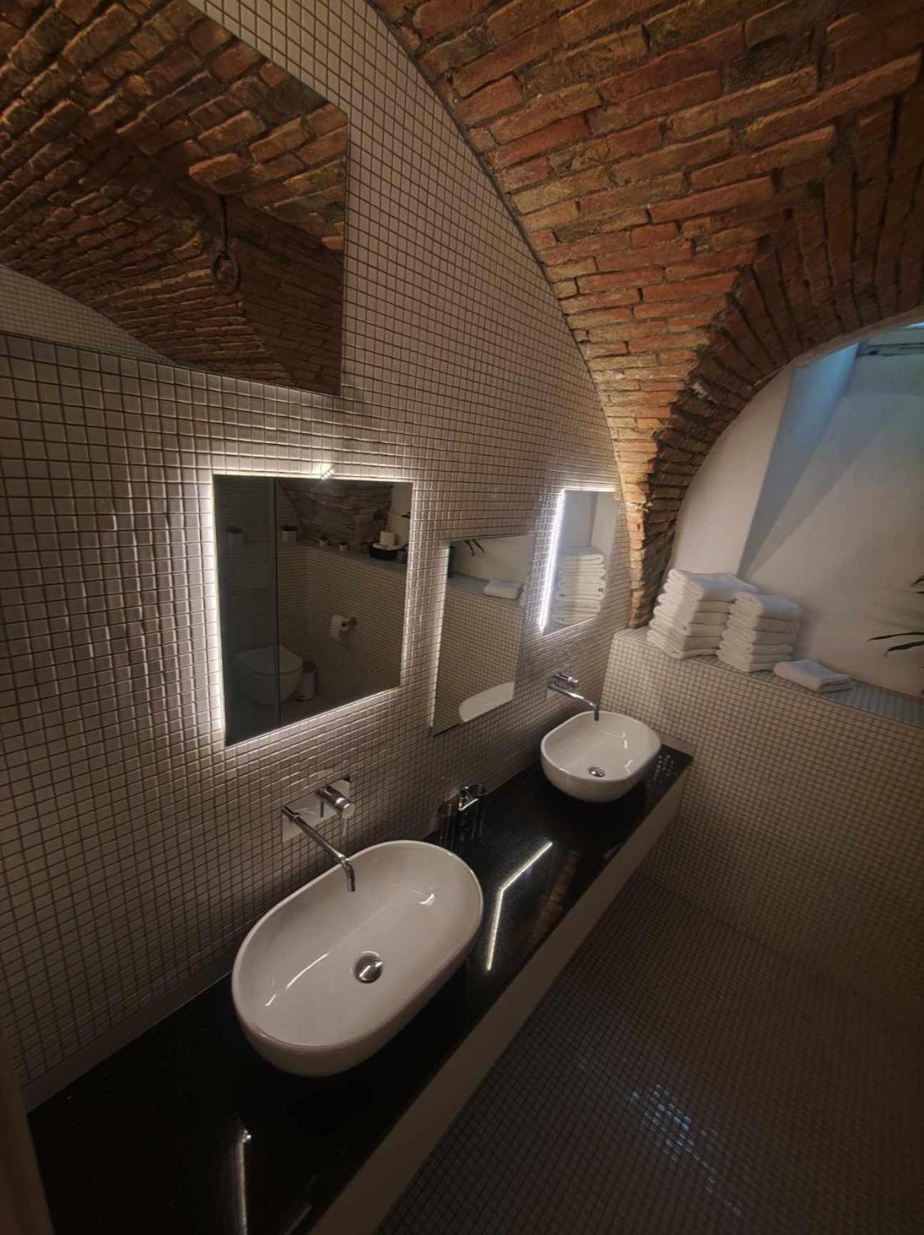 Dungeon Apartment Любляна Экстерьер фото